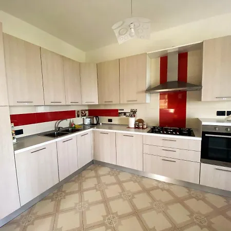 Achille Apartment *