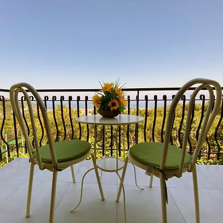 Achille Apartment *